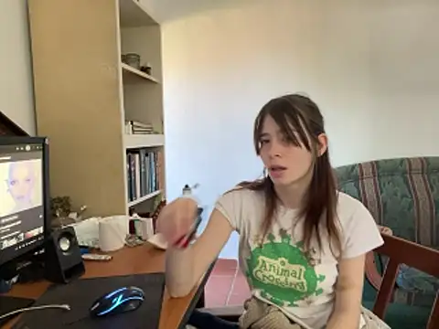 Snapshot of the_holy_t chatting on December 14, 11:16 am the holy t online show from December 14, 11:16 am