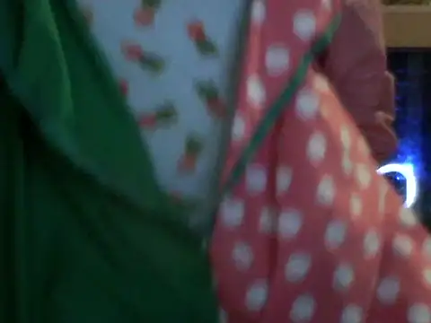 Snapshot of untamedredsnake chatting on February 9, 11:03 pm untamedredsnake online show from February 9, 11:03 pm