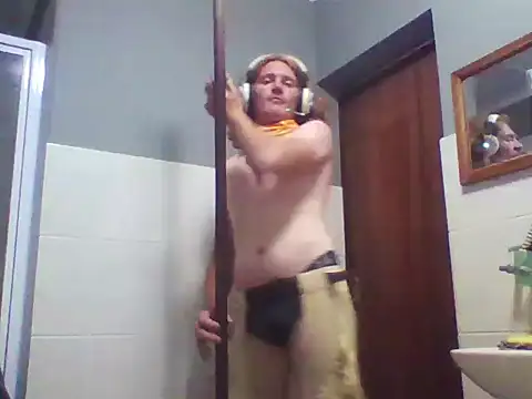 Snapshot of untamedredsnake chatting on March 3, 10:06 pm untamedredsnake online show from March 3, 10:06 pm