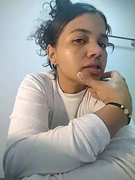Snapshot of Eimy-04 chatting on May 20, 12:29 am Eimy-04 online show from May 20, 12:29 am
