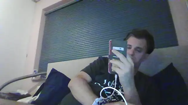 Snapshot of JasperGeil chatting on October 6, 1:29 am JasperGeil online show from October 6, 1:29 am