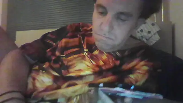 Snapshot of JasperGeil chatting on October 14, 11:04 pm JasperGeil online show from October 14, 11:04 pm