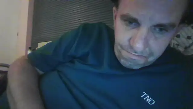 Snapshot of JasperGeil chatting on October 12, 11:17 pm JasperGeil online show from October 12, 11:17 pm