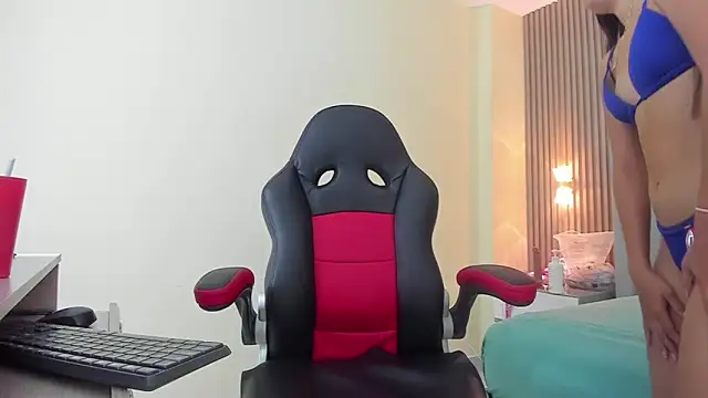 AURORAMARTIN2 online show from November 5, 7:39 pm