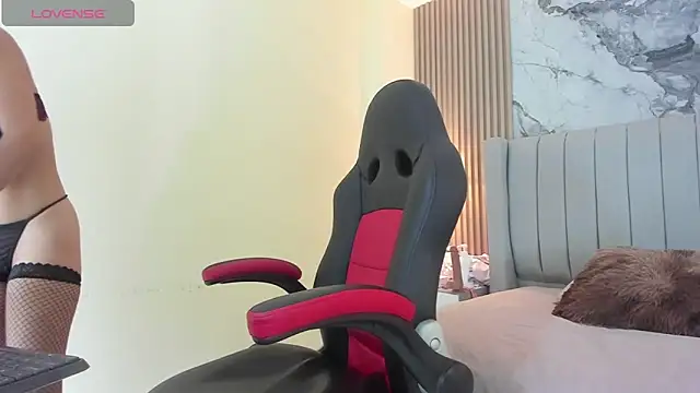 AURORAMARTIN2 online show from November 13, 7:40 pm