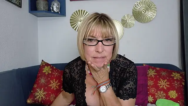 ClassyNAWTYBritMILF online show from April 1, 10:39 pm