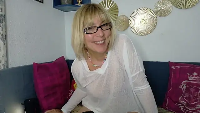 ClassyNAWTYBritMILF online show from March 1, 10:32 pm