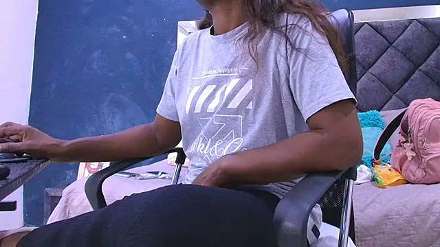 ebony  jheim online show from June 1, 12:38 pm