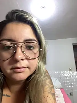 Snapshot of sophiemonroevip chatting on December 2, 1:02 pm sophiemonroevip online show from December 2, 1:02 pm