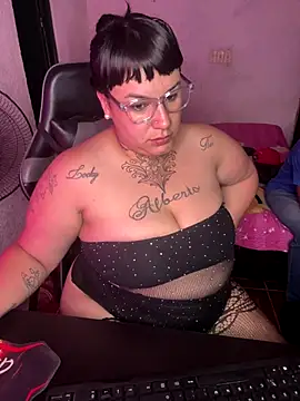 Snapshot of valen1891 chatting on December 16, 3:33 am valen1891 online show from December 16, 3:33 am