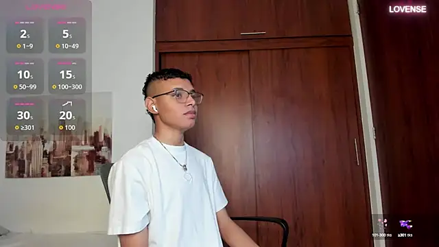 Snapshot of tristan_gold chatting on September 15, 10:48 am tristan gold online show from September 15, 10:48 am