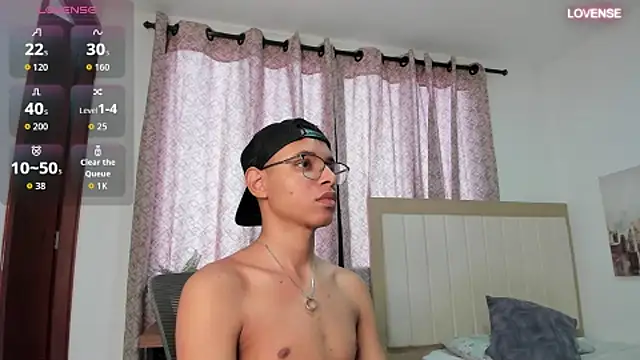 Snapshot of tristan_gold chatting on September 18, 3:26 pm tristan gold online show from September 18, 3:26 pm