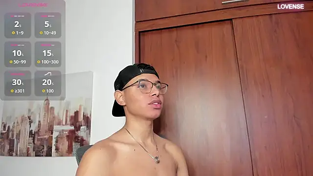 Snapshot of tristan_gold chatting on September 16, 10:49 am tristan gold online show from September 16, 10:49 am