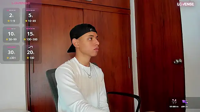 Snapshot of tristan_gold chatting on September 25, 2:34 pm tristan gold online show from September 25, 2:34 pm