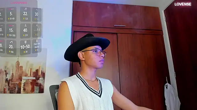 Snapshot of tristan_gold chatting on October 6, 10:49 am tristan gold online show from October 6, 10:49 am