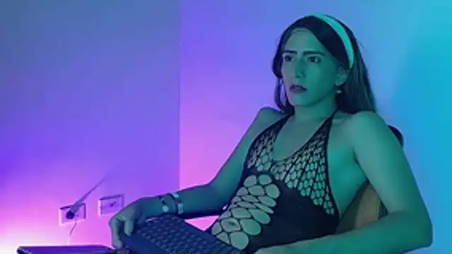 Snapshot of everly_monroe chatting on October 22, 1:49 am everly monroe online show from October 22, 1:49 am