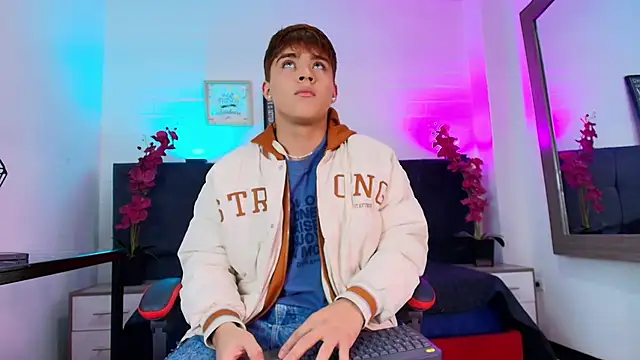 Lucass love online show from March 8, 1:36 pm