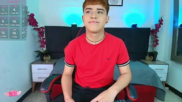 Snapshot of Lucass_love chatting on June 15, 5:34 pm Lucass love online show from June 15, 5:34 pm