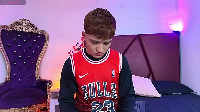 Lucass love online show from April 8, 1:34 pm