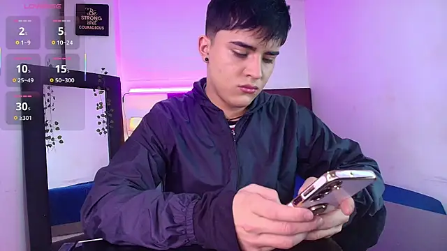 Snapshot of Lucass_love chatting on October 7, 1:23 pm Lucass love online show from October 7, 1:23 pm