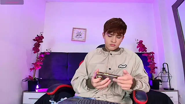 Lucass love online show from April 4, 1:06 pm