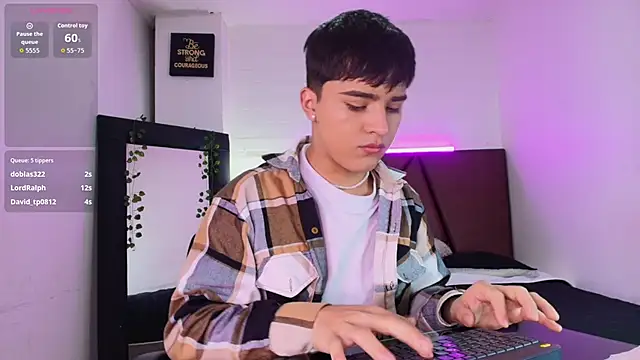 Snapshot of Lucass_love chatting on September 14, 1:44 pm Lucass love online show from September 14, 1:44 pm
