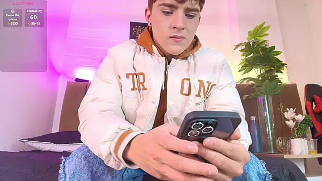 Lucass love online show from March 14, 1:17 pm