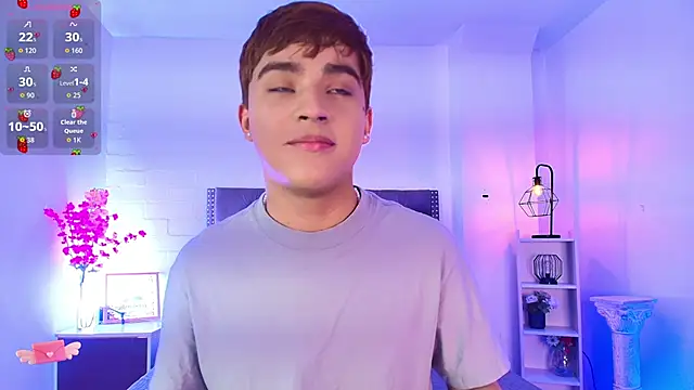 Snapshot of Lucass_love chatting on May 18, 5:40 pm Lucass love online show from May 18, 5:40 pm