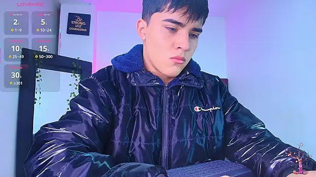 Snapshot of Lucass_love chatting on October 16, 1:19 pm Lucass love online show from October 16, 1:19 pm