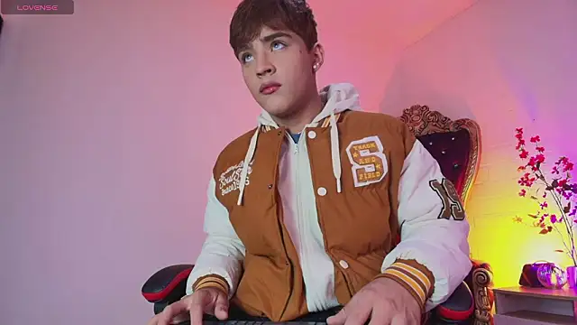 Lucass love online show from March 22, 1:23 pm