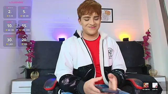 Snapshot of Lucass_love chatting on June 2, 5:13 pm Lucass love online show from June 2, 5:13 pm