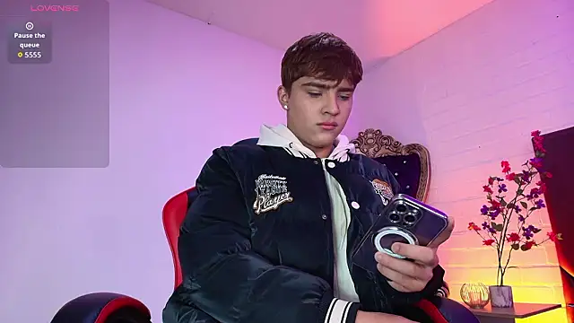 Lucass love online show from March 25, 12:59 pm