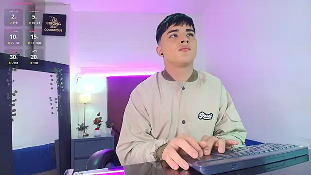 Snapshot of Lucass_love chatting on September 30, 1:28 pm Lucass love online show from September 30, 1:28 pm