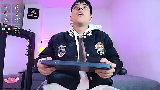 Lucass love online show from November 17, 1:04 pm