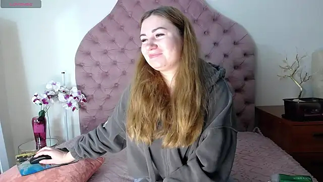 Snapshot of _Agata_ chatting on November 30, 7:20 am Agata online show from November 30, 7:20 am