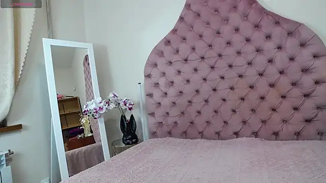 Snapshot of _Agata_ chatting on November 8, 7:12 am Agata online show from November 8, 7:12 am