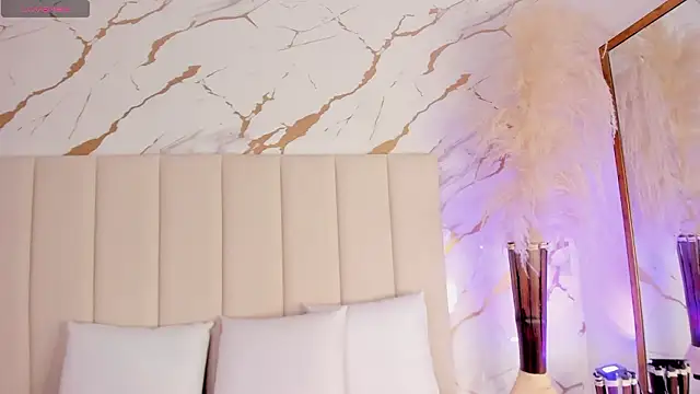 Meloddy Parkerr  online show from March 11, 3:55 am