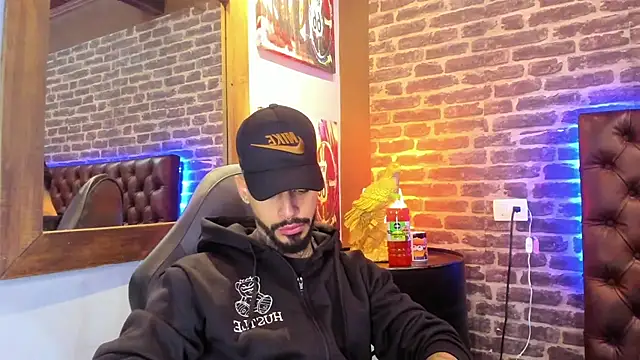 VinzenzRizzo online show from November 5, 4:37 am