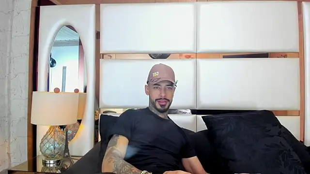 VinzenzRizzo online show from October 22, 4:28 pm