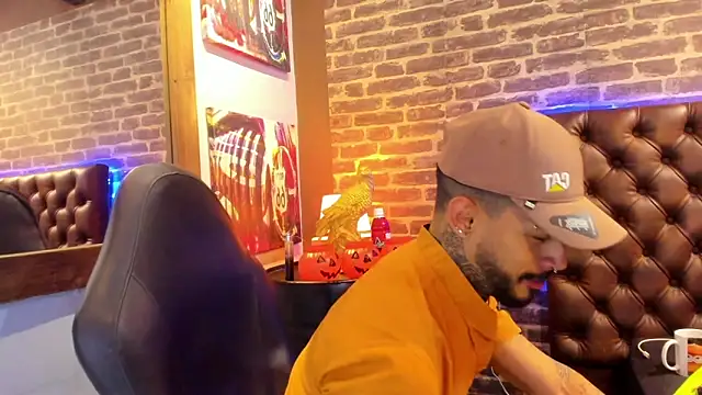 VinzenzRizzo online show from October 30, 4:44 am