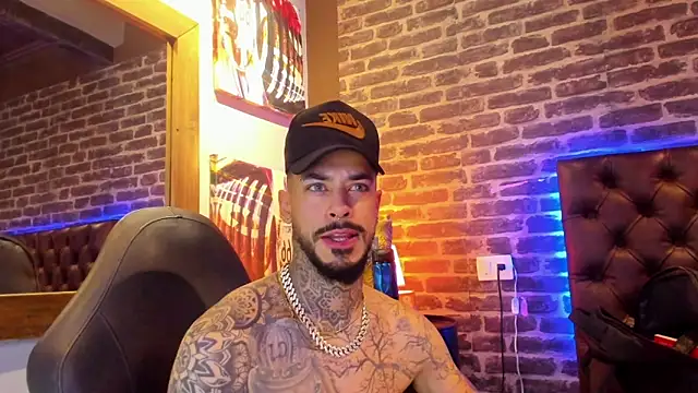 VinzenzRizzo online show from November 15, 6:12 pm