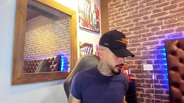 VinzenzRizzo online show from November 4, 3:54 am