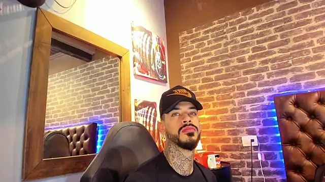 VinzenzRizzo online show from October 29, 4:11 am