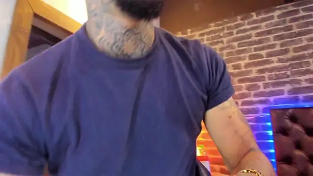 VinzenzRizzo online show from November 20, 4:46 am