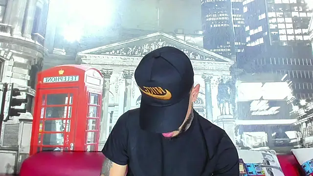 Snapshot of VinzenzRizzo chatting on October 18, 4:47 am VinzenzRizzo online show from October 18, 4:47 am