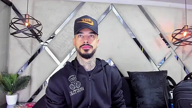 VinzenzRizzo online show from November 6, 4:27 am