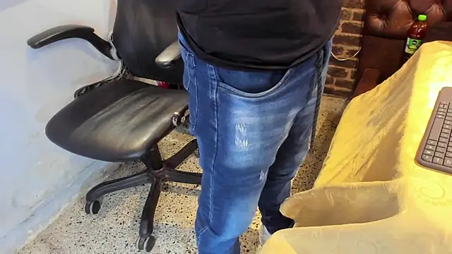 VinzenzRizzo online show from October 27, 5:30 am