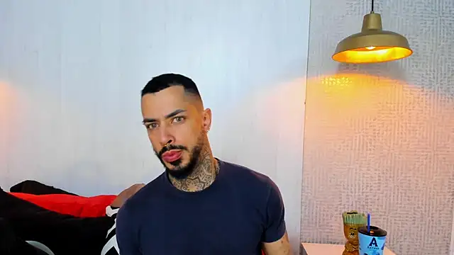 VinzenzRizzo online show from February 12, 4:34 am