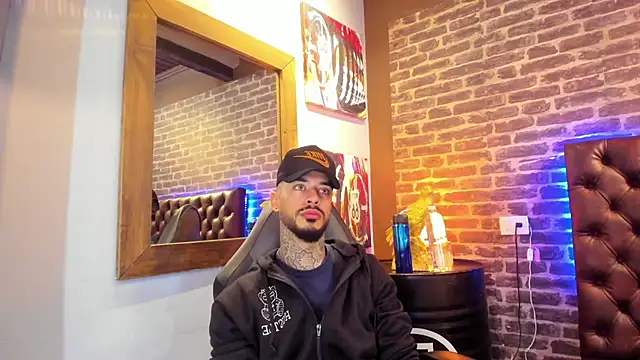 VinzenzRizzo online show from November 15, 4:49 am