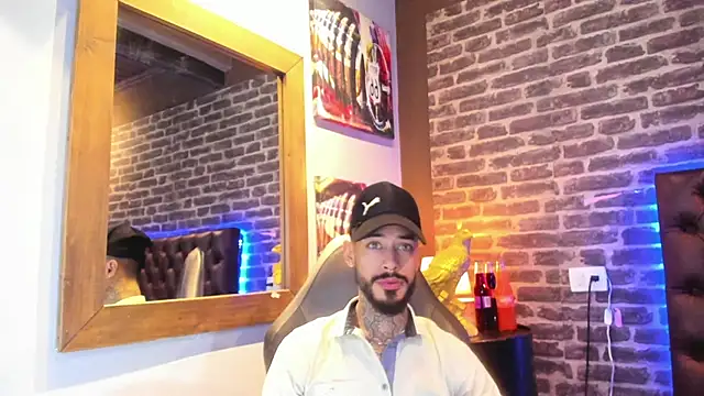 Snapshot of VinzenzRizzo chatting on September 24, 4:19 am VinzenzRizzo online show from September 24, 4:19 am